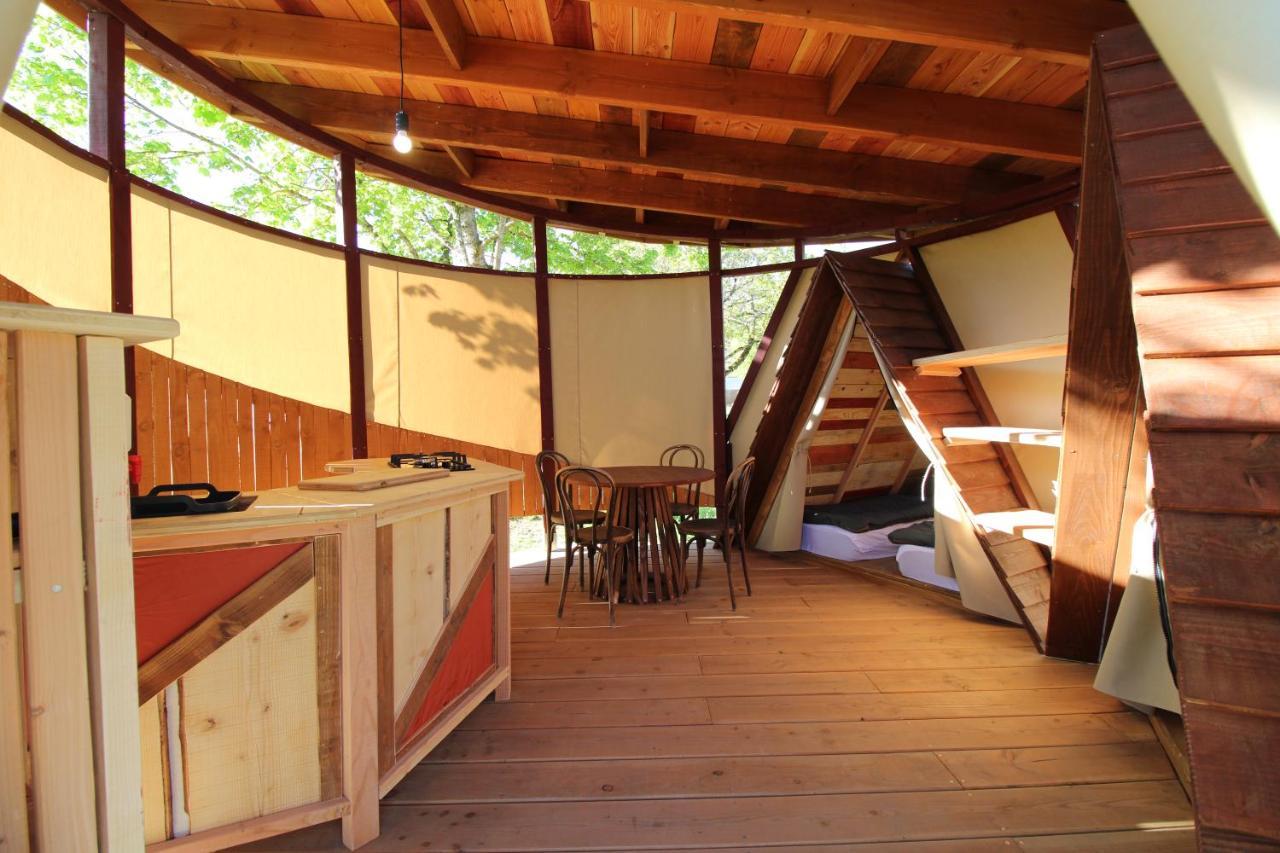 Habitat Createur - Hebergements Insolites Au Camping Municipal "Les Ecureuils" Recoubeau-Jansac Екстер'єр фото